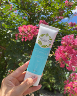 暑い毎日🌞🌴🌺✨紫外線対策は万全にね赤ちゃんにも使える紫外線吸収剤不使用のＵＶケア。mitete@afc_online ミルクのような柔らかいテクスチャーで、しかも&hellip;のInstagram画像