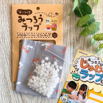 .みつろうラップ🍯🐝布にみつろうを置いてアイロンで溶かせば何度も使えるエコなラップに✨アイロンの使用を気をつければ子どもでも作れてしまう手軽さラップの他にも軽く折ればお皿代わり&hellip;のInstagram画像