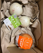 早速オニオンスライスにしてみた🧅水にさらさずスライスしたまま12時間放置してみました！鰹節とポン酢をかけてシンプルに♬全く辛味がなくて甘くて美味しい♡色も真っ白で綺麗な実でした&hellip;のInstagram画像