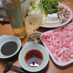 .#夏の豚しゃぶたまには暑い夏にもクーラーをガンガンにきかせた部屋で、鍋をつつくのもいいですよね😁🍷ガロドーロ ヴィーニョ・ヴェルデ ブランコ爽やかでフレッシュさが魅力の白&hellip;のInstagram画像