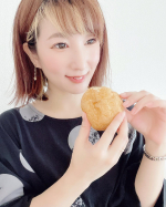 .くりーむパンで有名な八天堂さんの新商品詰め合わせ&hearts;️個人的に高まったのが、シュークリームザクラシック！✨️\(* ॑꒳ ॑* \三/ * ॑꒳ ॑*)/クリームたっぷ&hellip;のInstagram画像