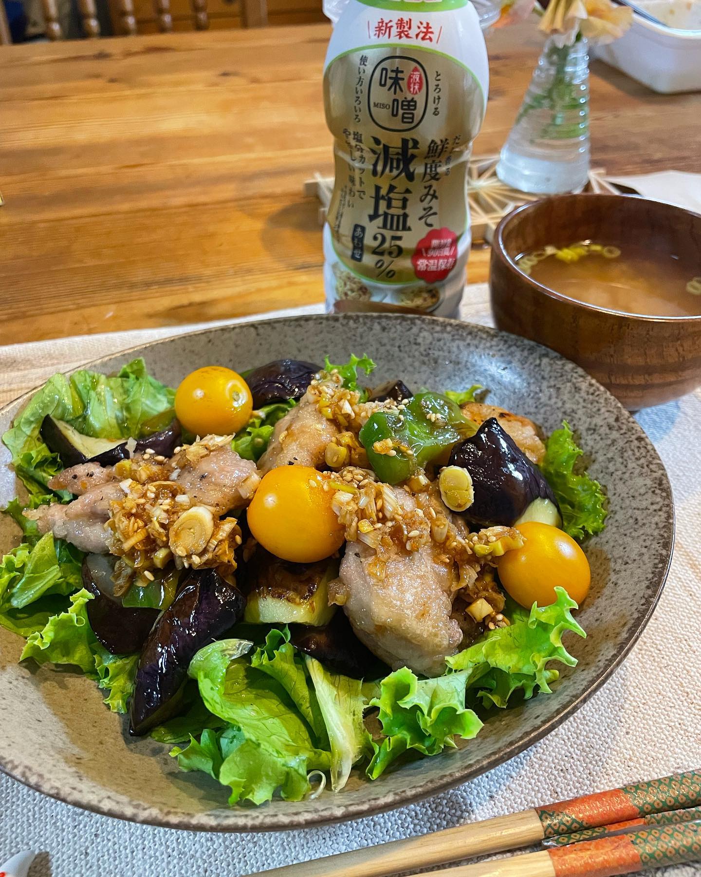 口コミ投稿：🍚⚪︎夏野菜と鶏肉の香味だれサラダ🥗⚪︎だし香る鮮度みそのお味噌汁鶏肉入りでボリュー…