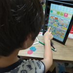 学研が時計の知育アプリをだしたそうで息子がお試ししました！色々と知育アプリはしているけれど時計はまだしたことがなく&hellip;そして今、娘が時計学習で苦戦中😱特性持ちの息子だし早くから時計の理解&hellip;のInstagram画像