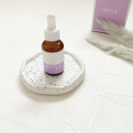 u0040ekumede u0040pluskirei 浸透型レチノールで年齢サインに攻めのケア  プラスキレイ プラスレチAセラム 30mL  ◎肌のハリ・ツヤをプラスする浸透型レチノ&hellip;のInstagram画像