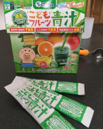 夏休みの野菜不足にお助けアイテムを！第二弾！ということで、スクスクのっぽくんの「こどもフルーツ青汁」飲みはじめました！😊現在はなかっぱとコラボ中でパッケージがかわいい💕うちのEテレ大好き息子た&hellip;のInstagram画像