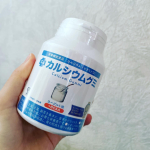 #カルシウムグミ小さな粒で、外側はコーティングでカリッと、中はむちっと、美味しいです(*^^*)手軽におやつ感覚で食べられるカルシウムグミ！！ヨーグルト味で、小さなお子様でも美味しく食べられると&hellip;のInstagram画像