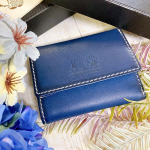 オリーチェバケッタレザー三つ折り財布【ORICE/オリーチェ】.イタリア&bull;オリーチェ社が丁寧になめしたバゲットレザー使用の三つ折り財布。.表面にバーニーング加工を施し、丁寧にオイル&hellip;のInstagram画像