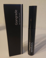 まつ毛が細くて抜けやすいのでマツエクをずっとやって多いように見せてたんだけど最近は抜けるのも多くなってきたからマツパに移行してマツ育をしようとおもってこちらの商品使ってみました！色素沈着もなく長さも出&hellip;のInstagram画像