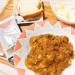 🍳 cooking今日の夜ごはんは、ビーフストロガノフ風&larr;と、手作り食パンな夜ごはん🍽旦那は＋で白米も🍚パンとご飯のW炭水化物🤣🤣𓂃◌𓈒𓐍大人の粉ミルク🍼を&hellip;のInstagram画像