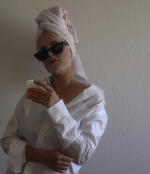 Masking makes my skin breath ♡#selfcaresunday #REVLON ....... #maskin #sheetma&hellip;のInstagram画像