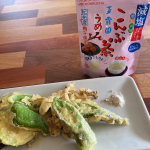 今日のお昼は野菜の天ぷら蒸し暑いので、塩ではなくて、梅昆布茶で！梅と昆布の風味が美味しいのはもちろんのこと、減塩なので、塩分を気にせず食べられるのも魅力！#PR #玉露園 #玉露園 #玉露園の&hellip;のInstagram画像