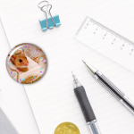 以前作らせていただいた＼みんなのバッジ／はお手頃価格で可愛くて、子供たちのカバンに付けたバッジを見て、すっかりお友達もハマって作ってくれているようです✨またご縁をいただいたので、今月お誕生日の娘&hellip;のInstagram画像