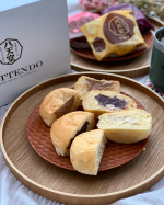 八天堂のくりーむパンおはようございます。今日の朝ごはんはパン。雨だと思っていたので朝の準備はゆっくりでいいかなと思って寝たのですが起きたら雨が降っていない😶地区のコ&hellip;のInstagram画像