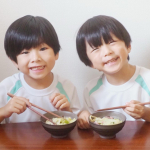 なべやき屋キンレイ様の夏休み企画で、「お水がいらない 四海樓監修 ちゃんぽん」をお試しさせていただきました。麺と具材とスープが一つに合体していて、鍋に入れて加熱するだけで美味しいちゃんぽんが作&hellip;のInstagram画像