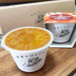 .モンマルシェ株式会社のおしゃれなレンジカップスープ「野菜をMOTTO」のチリコンカンカレーを試食させて頂きました。チリコンカンもカレーもどっちも大好きなんだよなぁ～😍どんなお&hellip;のInstagram画像