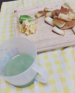 皆さまお疲れ様です。夏休みが終わり、幼稚園が始まり我が家はやっとペースが掴めてきたかな、といった感じです😅こちらは今日の長男の朝ごはん。野菜少ないけど、スクスクのっぽくんの青汁つけ&hellip;のInstagram画像
