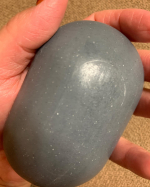 ペリカン石鹸🧼の 泥炭石ボディスクラブ　ソープ価格:748円(税抜 680円)です。 その名も黒ずみ落とし石鹸！ペリカン石鹸のロングセラーの 泥炭石(でいたんせき)のスクラ&hellip;のInstagram画像