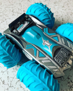 すっごい良いタイミングでモニター当選✨ ホントつい数日前にトイザらスでこれ面白いねーって触ってたラジコン🏎 前に進んだりバックしたりはもちろん、上下がひっくり返っても動く🚙 障害物に対して、乗り&hellip;のInstagram画像