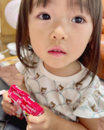 娘の写真を使って、オリジナルスマイルビスコ作ってみたよ♡20個入りで写真2パターンで作れたよ❣️作るのも簡単操作でらくらく！敬老の日も近いので、ばあばにプレゼントしたらとても喜んでいました！&hellip;のInstagram画像