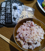 .食べ応えのある国産の雑穀を発見👀✨北海道産の玄米と雑穀をブレンド。いつものごはんに混ぜて炊くだけで、手軽に栄養バランスのとれた玄米雑穀ごはんができあがりました😃💡ほどよい甘さとも&hellip;のInstagram画像