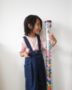 ．スピードシティのミニカーをGETして大喜びのさくちゃん👦🏻♪゛なんとミニカー25台、アクセサリー10個入り💘💘💘 106cmのさくちゃんと同じくらいの長さの筒にとにかくたーっ&hellip;のInstagram画像