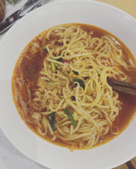 お水がいらない台湾ラーメン結構辛い🔥#キンレイのある食卓 #お外でキンレイ #台湾ラーメン #冷凍ラーメン #お水がいらない #火にかけたら料理でしょ #monipla #kinrei_f&hellip;のInstagram画像