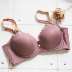 ワイヤーが苦手な方におすすめの✨ノンワイヤーでもワイヤー級のバストをつくるブラジャー（マディア）✨カップ裏パネルがバスト形状を保ちつつ引き上げノンワイヤーでもキレイが叶います💕カラーはマル&hellip;のInstagram画像