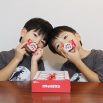 敬老の日に、子供の写真入りのスマイルビスコを贈りました。昔から大好きなお菓子のパッケージに我が子がいるの感激🥺祖父母から、もったいなくて開けられないと連絡がきたので、追加で渡そうと思います😂&hellip;のInstagram画像