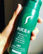 明るめの白髪染めでしたが、すぐ色落ち😭白髪が目立つ👩&zwj;🦳てなことでダークブラウン😊しっとり暗めでいい感じ❤️#ピュール #サスティ #利尻ヘアカラーシリーズ #利尻ヘアカラートリー&hellip;のInstagram画像