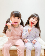 ♡・・・・・・・♡スイス発キッズ歯ブラシ【クラプロックス】をお試ししたよ☺️カラフルでかわいい見た目の歯ブラシは、4〜12歳向けのキッズ歯ブラシ☺️ヘッドがコンパクトだから、奥の方まで磨き&hellip;のInstagram画像