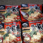 キンレイ様「お水がいらない 横浜家系ラーメン」のモニターに当選しました！しかも4食！🍜🍜🍜🍜実は家系ラーメン食べたこと無いので凄く楽しみ♪早速、お外で作ってみよう思ったら生憎の雨☔仕方ないので&hellip;のInstagram画像