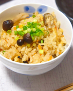 炊き込みご飯。『ホシサン にたき一番』を使って。〜レシピ〜🍀用意するもの🍀しめじ　50gにんじん　1/2本あげ　1枚ネギ　適量にたき一番　大さじ3米&hellip;のInstagram画像