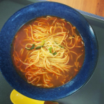 『なべやき屋　キンレイ』シリーズ、名古屋名物の台湾ラーメンをいただきました🍜✨冷凍のラーメンなのですが、何がすごいって水も具も不要！凍ったままお鍋にポンと入れて、火にかけるだけで完成しちゃうん&hellip;のInstagram画像