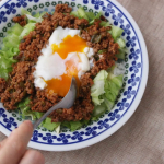 大好き、正田醤油さまのタコライスの素をいただいたので早速おためし！本来はひき肉を入れるだけでいいのですが、ひき肉の分量がちょっと足りなかったのでピーマンを刻んで入れました。レタスとチーズ、&hellip;のInstagram画像
