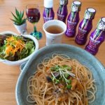 🍝おうちランチ🍝昨日の旦那さんのランチです！サラダは用意しておきましたが、パスタは旦那作😆ピエトロの『絶望スパゲティ』というレトルトソースを使ったようです！いわしと香味野菜の風&hellip;のInstagram画像