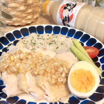 カオマンガイ✳︎@hoshisan_official 様から頂戴した塩麹でカオマンガイをつくりました💓・鶏胸肉にフォークで穴をあけ、塩麹を揉み込んでから他の調味料も入れ、炊飯器で炊きました♪♪&hellip;のInstagram画像