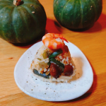 🍙山菜きのこおにぎり🍙生協さんの山菜が届いたので、しめじと&ldquo;もち麦&rdquo;入れて、炊き込みご飯を炊きました〜夕飯の前に待ちきれず、大きな🍙作ってたべちゃいました😂もちろん夕飯もしっかり食&hellip;のInstagram画像