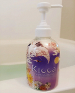 リニューアルした【Kicca（キッカ） クリームシャンプー 380】の投稿2回目です！前回の投稿でも紹介したのですがこちら１本で６役(シャンプー・リンス・トリートメント・頭皮クレンジング・ヘア&hellip;のInstagram画像