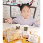 みなさんご存知の八天堂のくりーむパンと広島メロンパンを食べてみたよ🥯お取り寄せで冷凍されたものを解凍して食べたんだけど美味しい味のままふわふわだったのには感激！メロンパンもさっくり感も残ってま&hellip;のInstagram画像