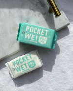 ⸝⸝⸝⋆手のひらサイズのウェットティッシュ『POCKET WET』のご紹介✍️✨  持ち運びに便利な手のひらサイズ✋  8枚も入っていてこのコンパクト感だから中身のウェット&hellip;のInstagram画像