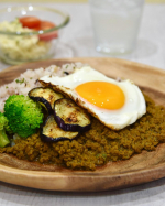 キーマカレー作りました〜🥰そういえば最近カレー🍛食べてないなぁ🙄って思って。『冷凍ストック名人 キーマカレーの素』を使いました。このシリーズのご紹介、３つ目になります🥰&hellip;のInstagram画像