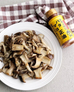 きのこ祭り〜🍄正田醤油さまより、「おちょぼ口 バタマヨ正油」をいただきました！美味しいだけじゃないんですよ。おちょぼ口ですから、ドバーッと出ない。垂れない。ストレスフリーです✨今回は、&hellip;のInstagram画像