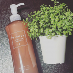 良い香りで使い易い♪ワセリンのにベタベタせず、伸びが良いからマッサージに使ってます^ ^#ワセリン #ワセリンジェル #保湿ジェル #ハイスキンモイストジェルN #monipla #kok&hellip;のInstagram画像