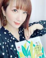 .健康もキレイも食べる青汁で手軽に&hearts;️野菜嫌いの子供も嬉しい！忙しいママの味方(*&acute;˘`*)✨️しまのやさんのゼリーシリーズはわたしのお気に入り&hearts;️青汁のイメージをくつ&hellip;のInstagram画像