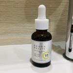 毛穴で悩んでる人におすすめしたい、明色化粧品の『ケアナボーテ　VC10濃美容液』のご紹介です❣️ピュアビタミンCを10％高配合のオイル状美容液で、毛穴開き毛穴目立ち毛穴落ち&hellip;のInstagram画像