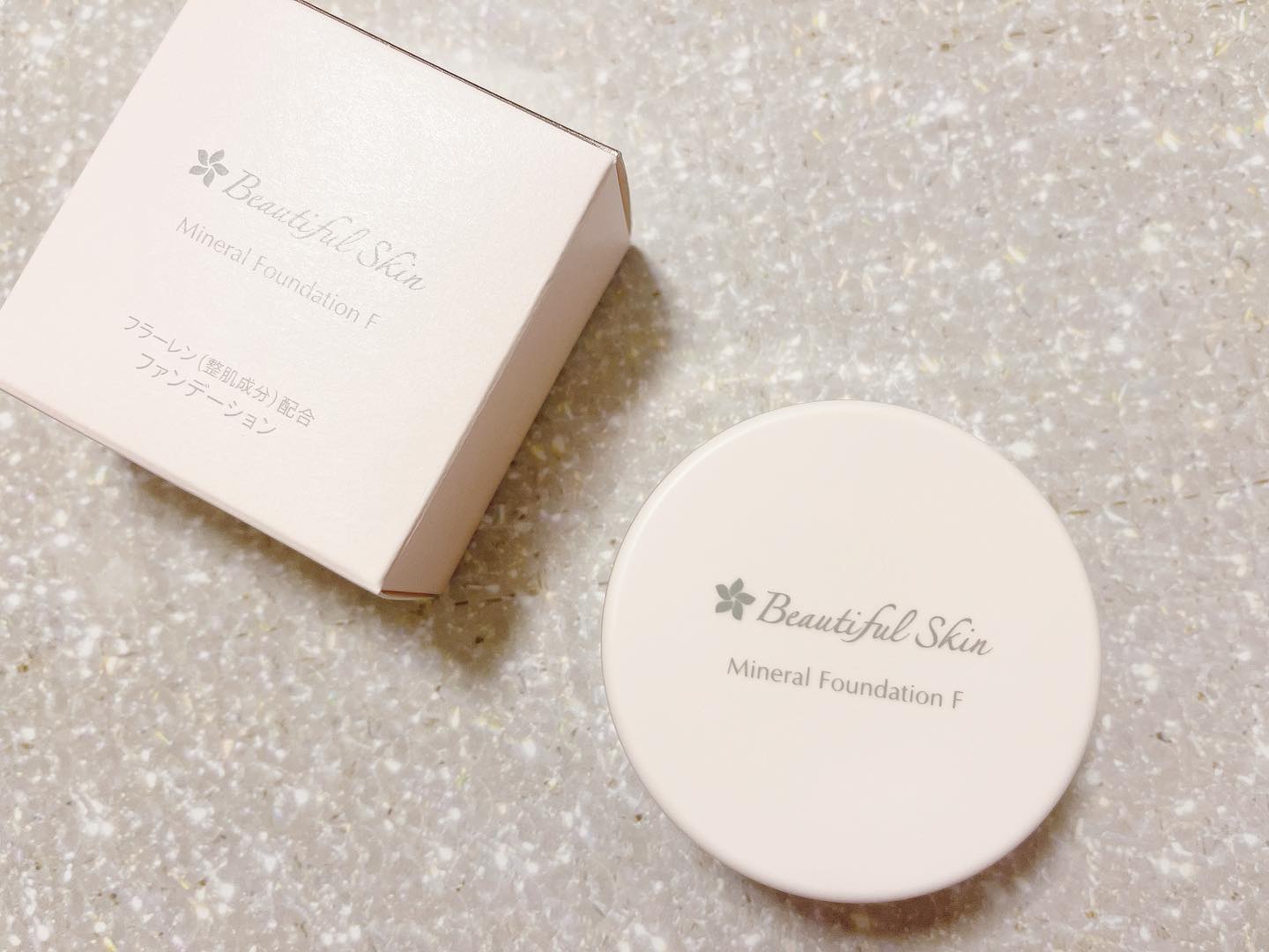 口コミ投稿：『ミネラルファンデーションF』ずっと気になっていたミネラルファンデ、粉だから馴染…