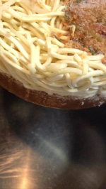 .お水いらずなべやき屋キンレイシリーズの「台湾ラーメンレビュー✨」たまごと刻みネギを追加☑︎沸騰して麺がやわらかくなってきたら生たまごを落とし入れる　汗が出るくらいだったが&hellip;のInstagram画像