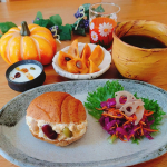 ☕朝ごはん☕&ldquo;サラダに！まめ&rdquo;を使って&ldquo;まめトッツォ&rdquo;ゆで卵と豆をマヨネーズで和えて、いっぱい詰めました😋色んな豆と根菜が入った物も使ったのですが、そのまま食べられるので、とても便&hellip;のInstagram画像