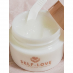 エステティシャンが考えたおうちでもセルフエステのオールインワン♪ハーブの香りに包まれてマッサージ、柔らかすぎず硬すぎず、しかもマッサージ終わるころにふわっと香りも消えていて、他のお化粧品と干渉し&hellip;のInstagram画像