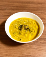 具沢山カボチャスープチキン、キャベツ、マッシュルーム、ムング豆、玉ねぎをふんだんに入れてことこと1時間以上煮込んだカボチャスープ。味付けは塩胡椒だけ、最後に豆乳でクリーミーさを出しました。&hellip;のInstagram画像